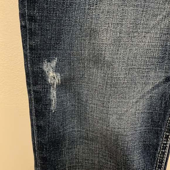 Distressed jeans - Picture 2 of 7